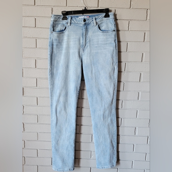 CAbi Higher Straight Jeans style #5883 NWOT - Picture 4 of 8